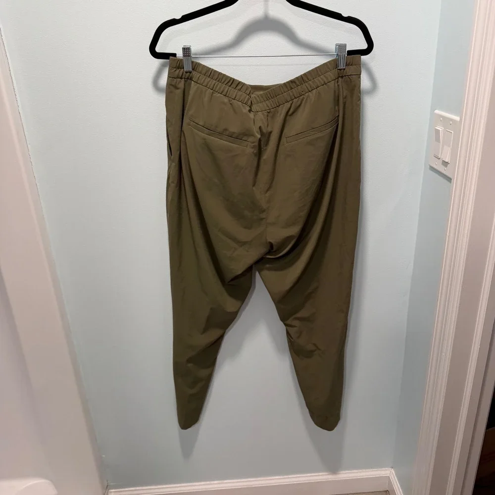 Banana Republic Airstretch Tapered Jogger Pants Olive Green Large Casual Travel